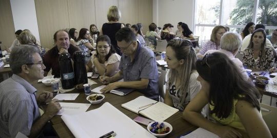 ADES: UM TEMA IMPORTANTE PARA OS SECRETÁRIOS MUNICIPAIS DE EDUCAÇÃO - Instituto Positivo