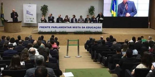FRENTE PARLAMENTAR MISTA DA EDUCAÇÃO: COMO OS DEPUTADOS E SENADORES PODEM CONTRIBUIR PARA O APERFEIÇOAMENTO DAS POLÍTICAS EDUCACIONAIS NO BRASIL? - Instituto Positivo